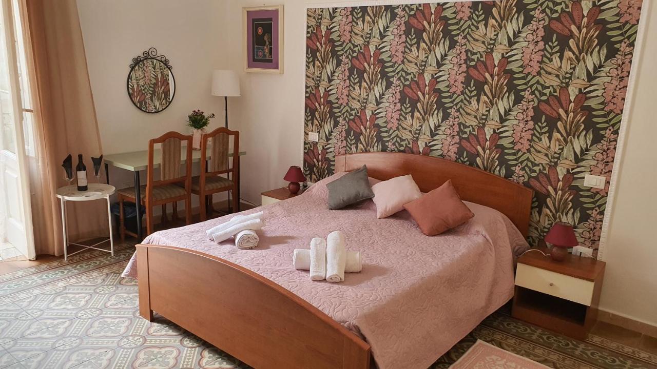 Victoria Suite Casa Vacanza ตารันโต ภายนอก รูปภาพ