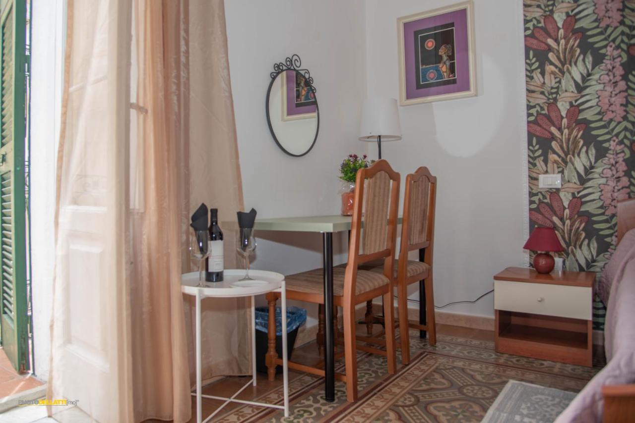 Victoria Suite Casa Vacanza ตารันโต ภายนอก รูปภาพ
