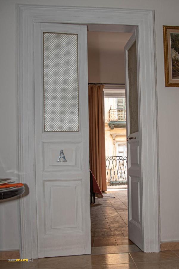 Victoria Suite Casa Vacanza ตารันโต ภายนอก รูปภาพ