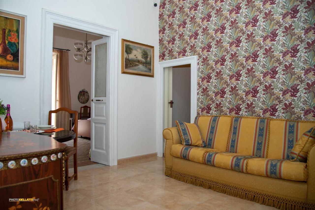 Victoria Suite Casa Vacanza ตารันโต ภายนอก รูปภาพ