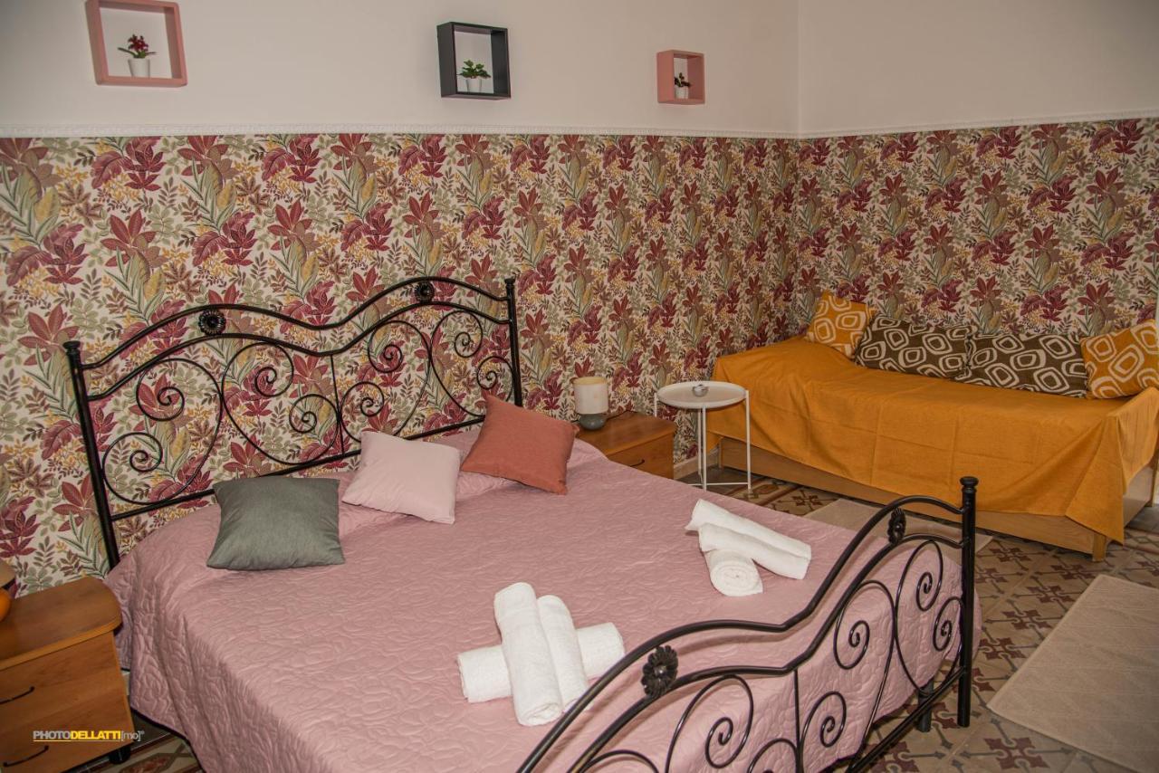 Victoria Suite Casa Vacanza ตารันโต ภายนอก รูปภาพ