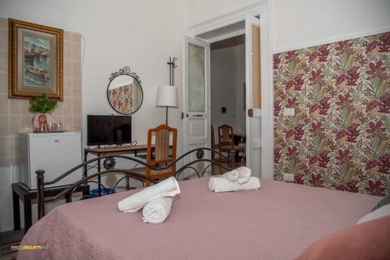 Victoria Suite Casa Vacanza ตารันโต ภายนอก รูปภาพ
